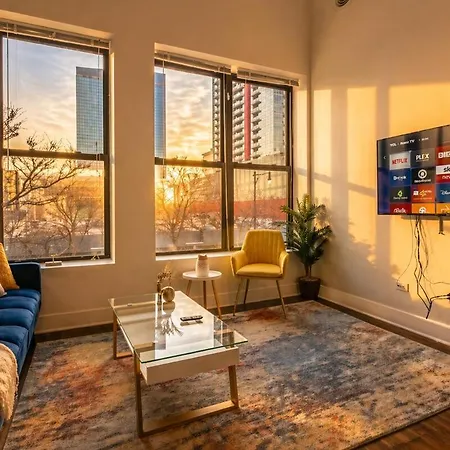 2br Escape With Optional Parking Near Mccormick Place, Navy Pier, Shedd Aquarium, And Millennium Park
