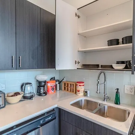 Apartment 2br Escape With Optional Parking Near Mccormick Place, Navy Pier, Shedd Aquarium, And Millennium Park *