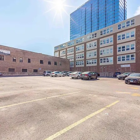 Apartment 2br Escape With Optional Parking Near Mccormick Place, Navy Pier, Shedd Aquarium, And Millennium Park Chicago