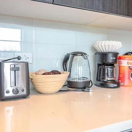2br Escape With Optional Parking Near Mccormick Place, Navy Pier, Shedd Aquarium, And Millennium Park *