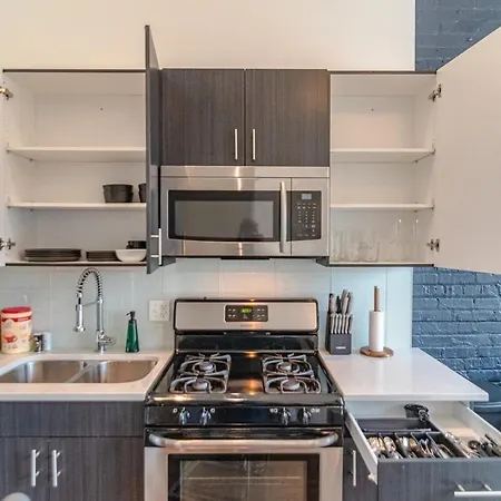 2br Escape With Optional Parking Near Mccormick Place, Navy Pier, Shedd Aquarium, And Millennium Park *