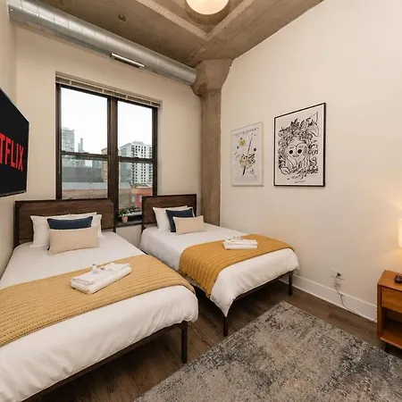 Fully Equipped 2br In South Loop With Optional Parking And Gym Access Near Mccormick Place & Lakefront Attractions Apartment *