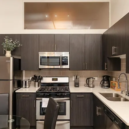 Fully Equipped 2br In South Loop With Optional Parking And Gym Access Near Mccormick Place & Lakefront Attractions Chicago