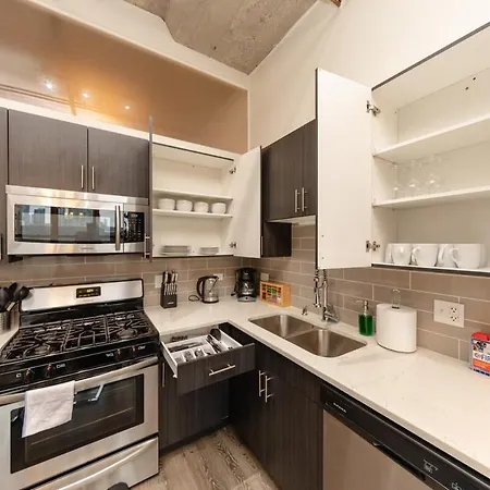 Apartment Fully Equipped 2br In South Loop With Optional Parking And Gym Access Near Mccormick Place & Lakefront Attractions