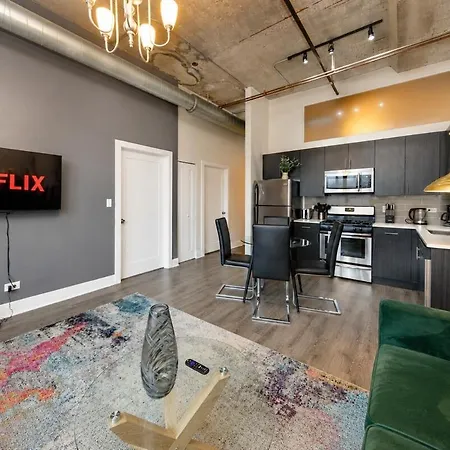 Fully Equipped 2br In South Loop With Optional Parking And Gym Access Near Mccormick Place & Lakefront Attractions