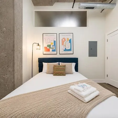Fully Equipped 2br In South Loop With Optional Parking And Gym Access Near Mccormick Place & Lakefront Attractions