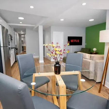 Cozy 3br Garden Near Loyola & Downtown Apartment *