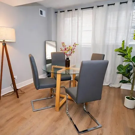 Cozy 3br Garden Near Loyola & Downtown Apartment *