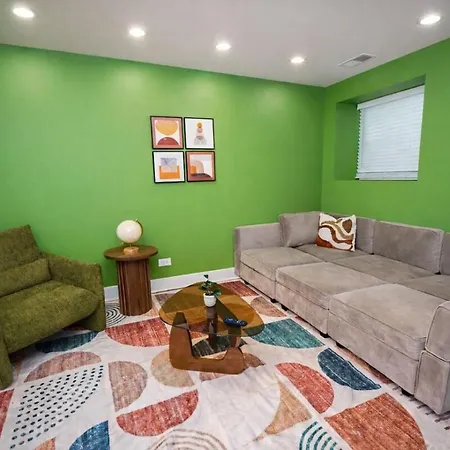 Cozy 3br Garden Near Loyola & Downtown Apartment