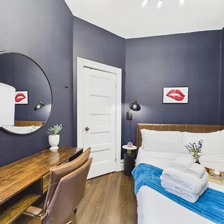 The Wrigleyville Art Deco Executive Garage Apartment
