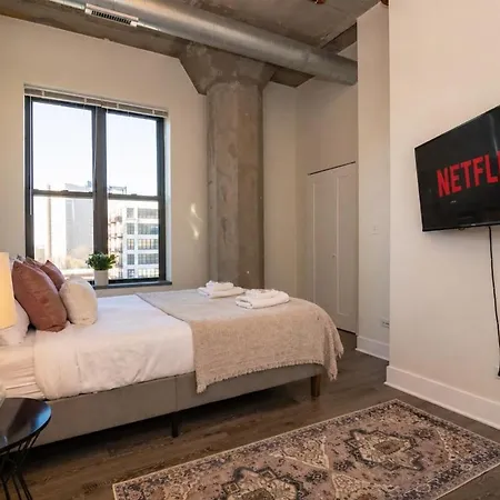 Apartment Mccormick Place Spacious 3br Family Heaven With Optional Parking Sleeps 10 Guests Near Soldier Field And Field Museum *