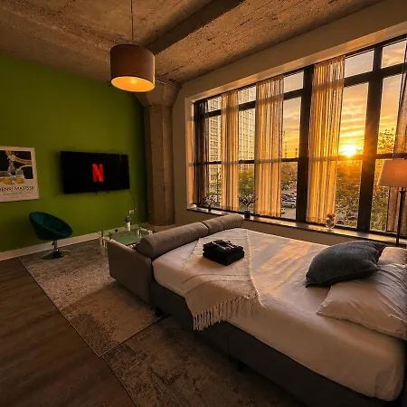 Apartment Mccormick Place Beautiful With Optional Parking And Gym Access Sleeps 4 Near Soldier Field And Downtown Chicago
