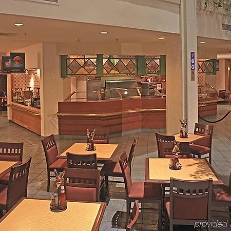 Hotel Embassy - Downtown River North 3*