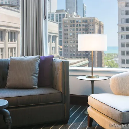 Staypineapple, An Iconic Hotel, The Loop Chicago