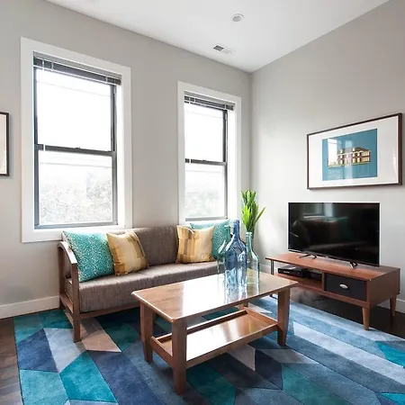 Apartment On N Damen Avenue Chicago