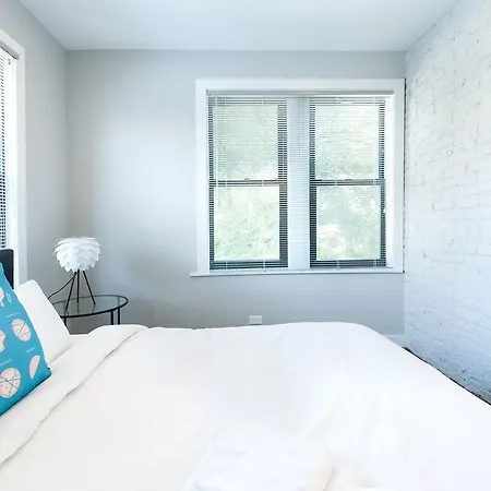 Apartment On N Damen Avenue *