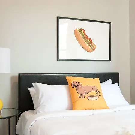 Apartment On N Damen Avenue *