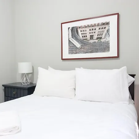 Apartment On N Damen Avenue Chicago