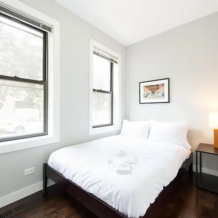 Apartment On N Damen Avenue *