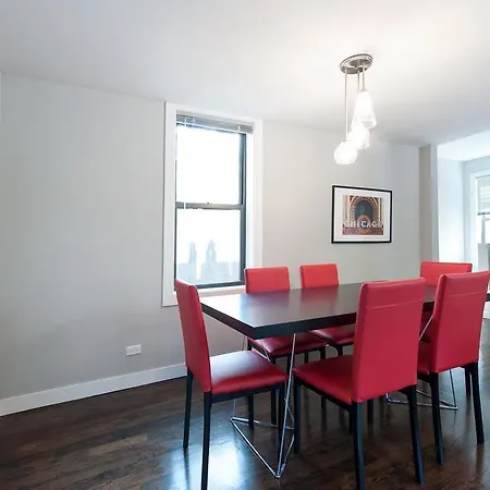 Apartment On N Damen Avenue Chicago