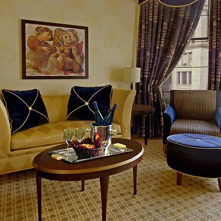Staypineapple, An Iconic Hotel, The Loop Hotel Chicago