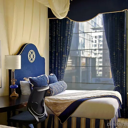Staypineapple, An Iconic Hotel, The Loop 4* Chicago
