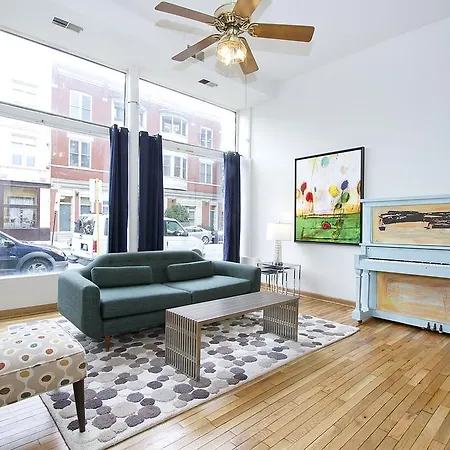 Four-bedroom On N Racine Avenue Apt 1 Apartment