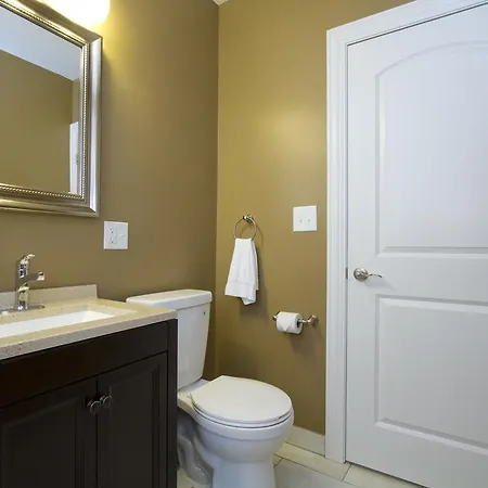 Two-bedroom On W Division Street Apt 2r Apartment Chicago