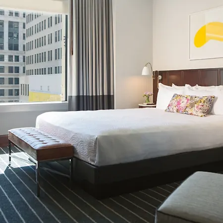 Hotel Staypineapple, An Iconic Hotel, The Loop Chicago
