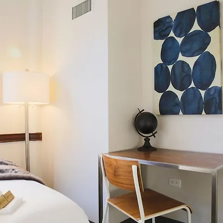 Apartment Three-bedroom On W Van Buren Street Apt 1201 *