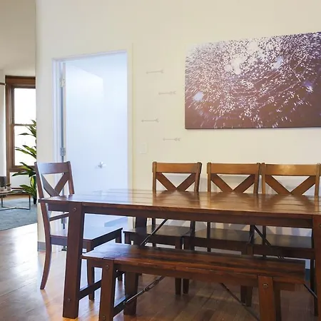 Apartment Three-bedroom On W Van Buren Street Apt 1201
