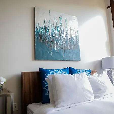 Apartment Three-bedroom On W Van Buren Street Apt 1201