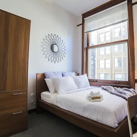 Apartment Three-bedroom On W Van Buren Street Apt 1201 *