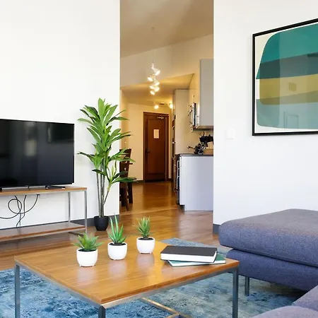 Three-bedroom On W Van Buren Street Apt 1201 Chicago
