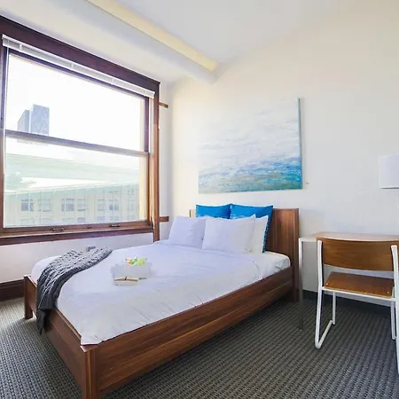 Apartment Three-bedroom On W Van Buren Street Apt 1201