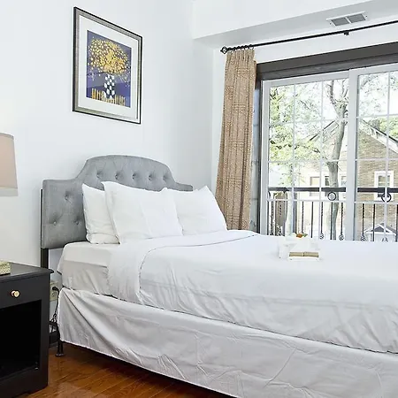 Two-bedroom On North Elizabeth Street 2 Apartment