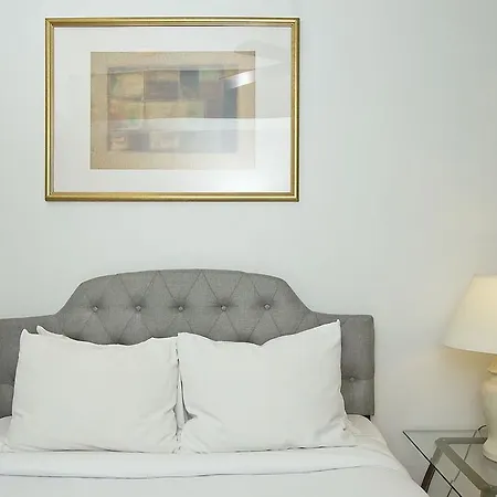 Apartment Two-bedroom On North Elizabeth Street 2 *