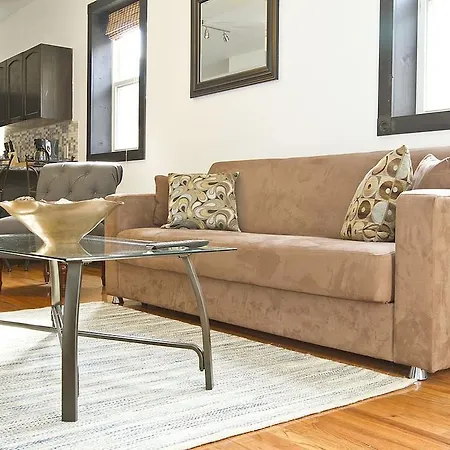 Two-bedroom On North Elizabeth Street 2 Apartment Chicago