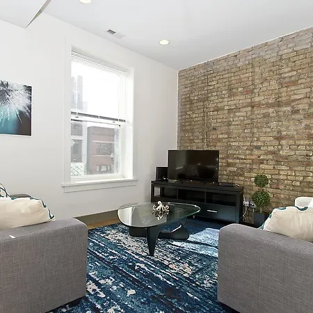 Two-bedroom On N Southport Avenue Apt 2 Aparthotel