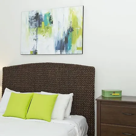 Two-bedroom On N Southport Avenue Apt 2 *