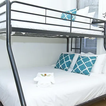 Two-bedroom On N Southport Avenue Apt 2 Chicago