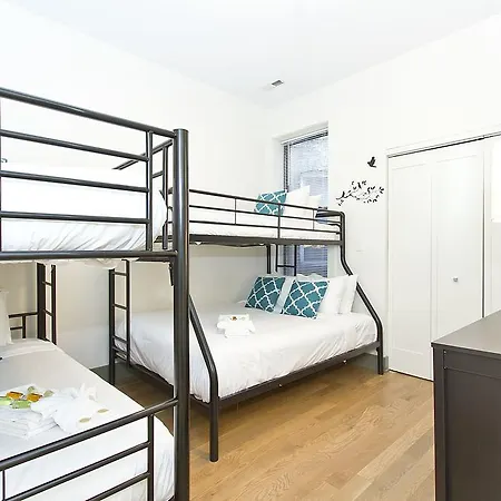 Two-bedroom On N Southport Avenue Apt 2 Chicago