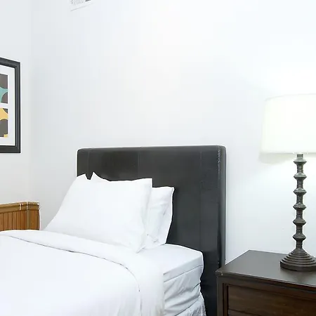 Four-bedroom On N Racine Avenue Apt 1 Apartment