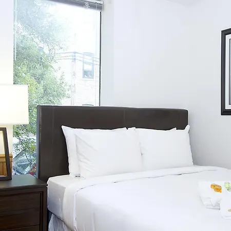 Four-bedroom On N Racine Avenue Apt 1 Apartment *