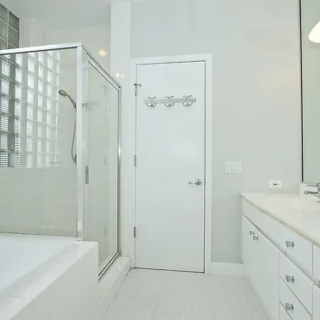 Three-bedroom On W Huron Street Apt E * Chicago