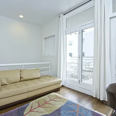 Three-bedroom On W Huron Street Apt E Apartment Chicago