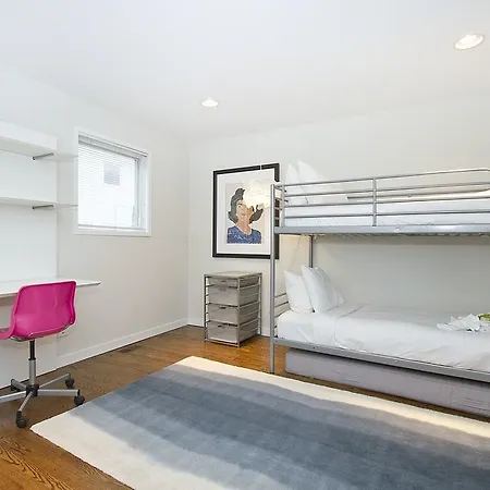 Three-bedroom On W Huron Street Apt E *
