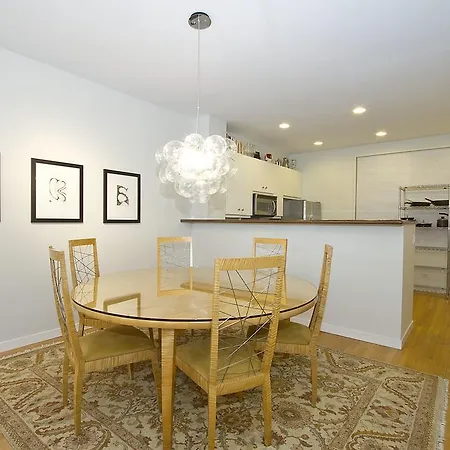 Three-bedroom On W Huron Street Apt E Apartment Chicago