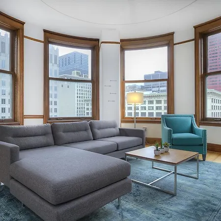 Three-bedroom On W Van Buren Street Apt 1201 * Chicago