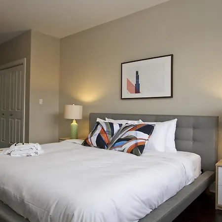 Two-bedroom On W Randolph Street Apt 6c Apartment Chicago